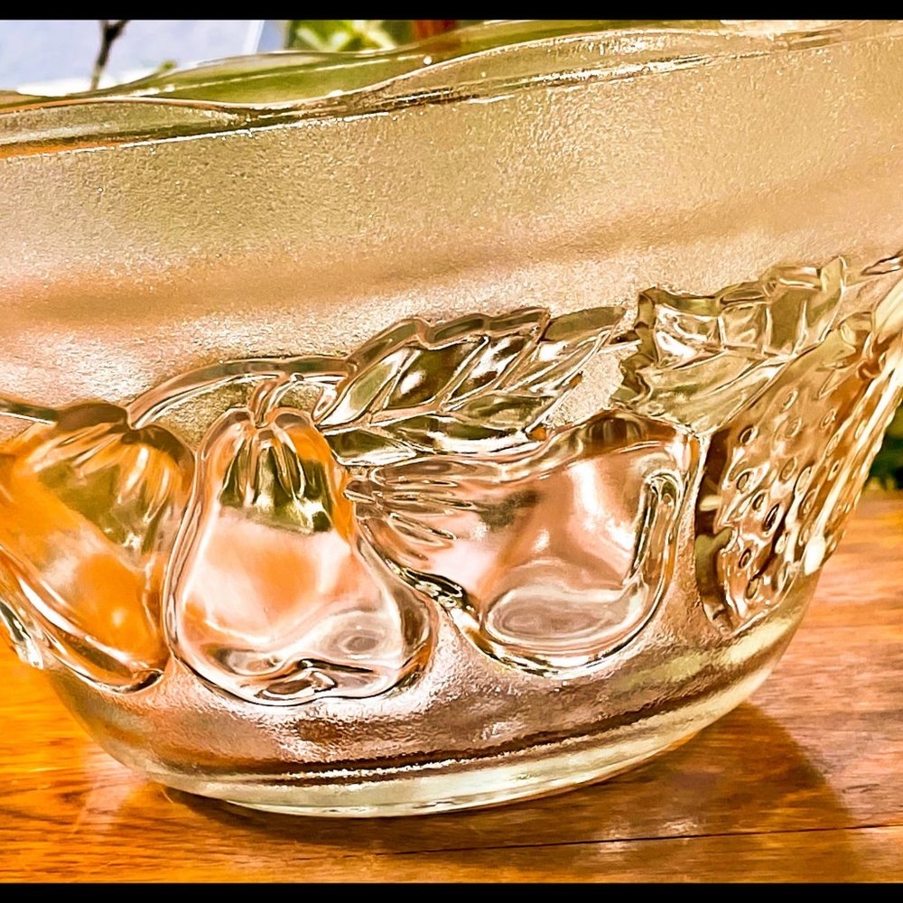 ⭐️HP⭐️VTG▪️PASARI▪️Fruit Embossed Pedestal Glass Punch Bowl - Picture 4 of 11
